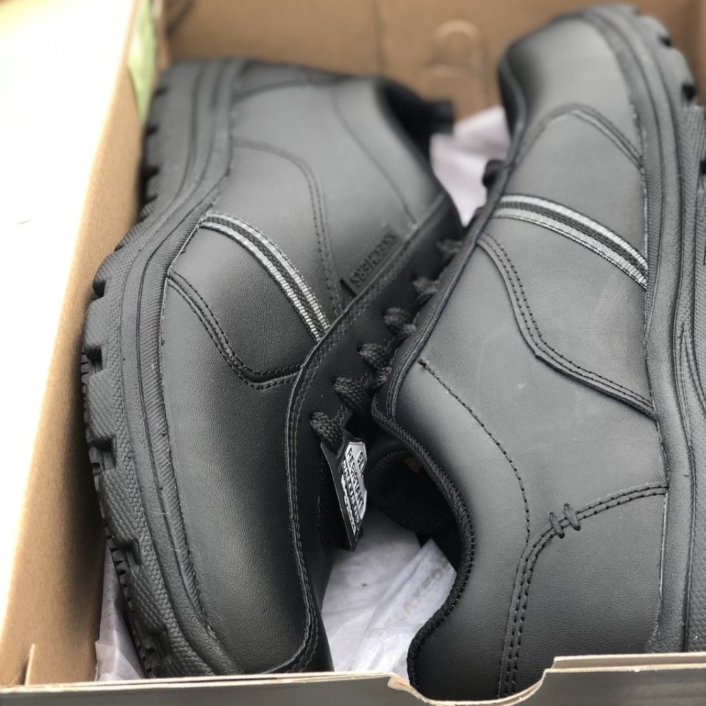 Men's black relaxed fit memory foam work shoes